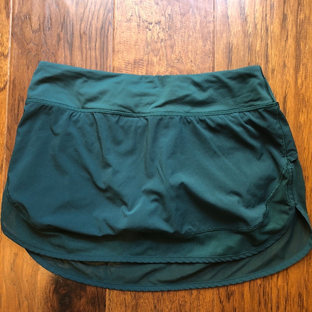 Green/ Blue LuluLemon Skirt | Size 6 | Running